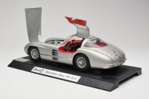Mercedes 300 SLR Argintiu Revell 1:12 08851 Metal - imaginea 5 din 8