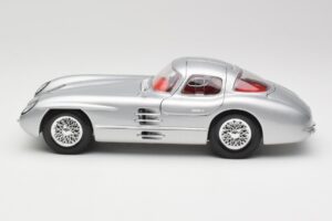 Mercedes 300 SLR Uhlenhaut Coupe Argintiu Maisto 1:18 36898 Metal - imaginea 4 din 8