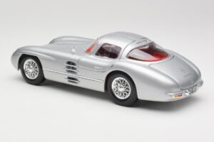 Mercedes 300 SLR Uhlenhaut Coupe Argintiu Maisto 1:18 36898 Metal - imaginea 7 din 8