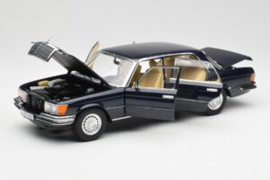 Mercedes 450 SEL 6.9 W116 Albastru Închis Revell 1:18 8956 Metal - imaginea 2 din 8