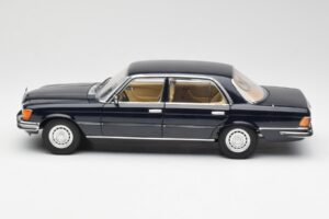 Mercedes 450 SEL 6.9 W116 Albastru Închis Revell 1:18 8956 Metal - imaginea 4 din 8