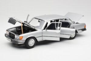 Mercedes 450 SEL 6.9 W116 Argintiu Revell 1:18 8955 Metal - imaginea 2 din 8