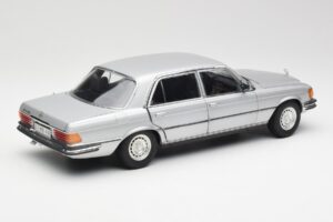 Mercedes 450 SEL 6.9 W116 Argintiu Revell 1:18 8955 Metal - imaginea 3 din 8