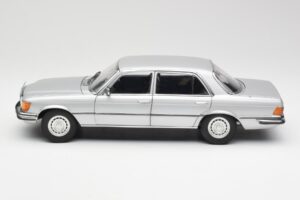 Mercedes 450 SEL 6.9 W116 Argintiu Revell 1:18 8955 Metal - imaginea 4 din 8