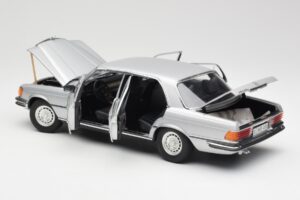 Mercedes 450 SEL 6.9 W116 Argintiu Revell 1:18 8955 Metal - imaginea 5 din 8