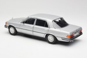 Mercedes 450 SEL 6.9 W116 Argintiu Revell 1:18 8955 Metal - imaginea 7 din 8