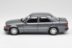 Mercedes 500 E W124 Pearl Gri Norev 1:18 183946 Metal - imaginea 4 din 8