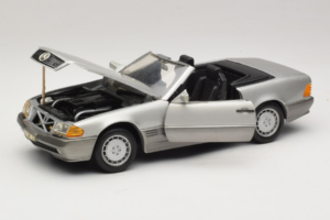 Mercedes SL 500 R129 Argintiu Revell 1:18 8801-P1 Metal - imaginea 2 din 8