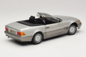 Mercedes SL 500 R129 Argintiu Revell 1:18 8801-P1 Metal - imaginea 3 din 8