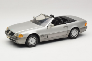 Mercedes SL 500 R129 Argintiu Revell 1:18 8801-P1 Metal