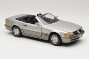 Mercedes SL 500 R129 Argintiu Revell 1:18 8801-P1 Metal - imaginea 6 din 8