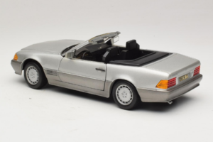 Mercedes SL 500 R129 Argintiu Revell 1:18 8801-P1 Metal - imaginea 7 din 8