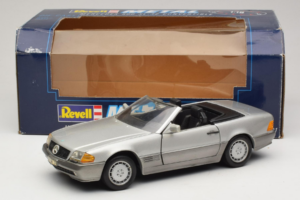 Mercedes SL 500 R129 Argintiu Revell 1:18 8801-P1 Metal - imaginea 8 din 8