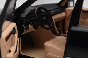Mercedes 500E W124 Negru Ediție Limitată Norev 1:18 183949 Metal - imaginea 11 din 12
