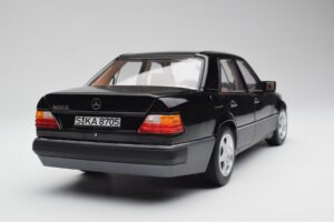 Mercedes 500E W124 Negru Ediție Limitată Norev 1:18 183949 Metal - imaginea 10 din 12