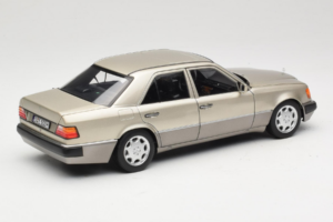 Mercedes 500E W124 Smoke Silver Ediție Dealer Norev 1:18 B66040724 Metal - imaginea 3 din 8
