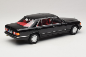 Mercedes 560 SEL W126 Negru Cu Interior Roșu Norev 1:18 183788 Metal - imaginea 5 din 8