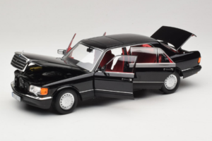 Mercedes 560 SEL W126 Negru Cu Interior Roșu Norev 1:18 183788 Metal - imaginea 8 din 8