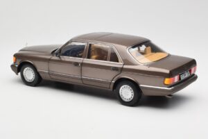 Mercedes 560 SEL W126 Impala Maro Ediție Dealer Norev 1:18 B66040646 Metal - imaginea 7 din 8