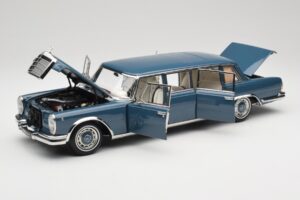 Mercedes 600 Pullman W100 Albastru NZG 1:18 B66040707 Metal - imaginea 2 din 8