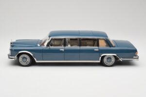 Mercedes 600 Pullman W100 Albastru NZG 1:18 B66040707 Metal - imaginea 4 din 8