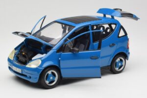 Mercedes A-Class W168 Albastru Deschis Maisto 1:18 37800-M5 Metal - imaginea 2 din 8