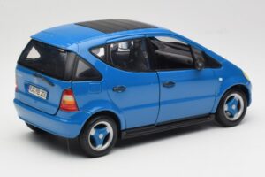 Mercedes A-Class W168 Albastru Deschis Maisto 1:18 37800-M5 Metal - imaginea 3 din 8