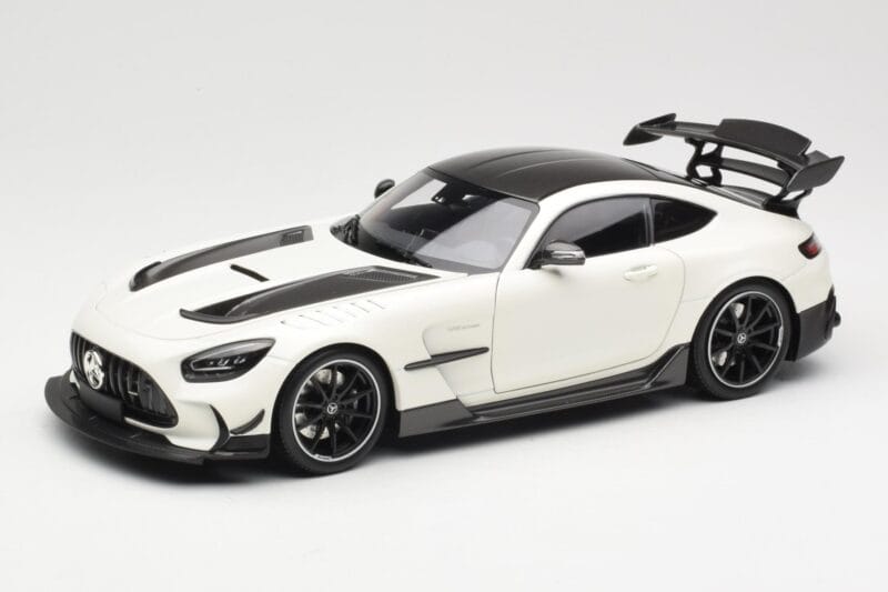 Mercedes AMG GT C190 Black Series Diamond White Metallic Minichamps 1:18 110032020 Metal