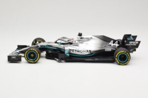 Mercedes AMG Petronas W10 #44 L. Hamilton F1 World Champion Dealer Edition 2019 Minichamps 1:18 B66960567 Metal - imaginea 3 din 7