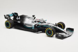 Mercedes AMG Petronas W10 #44 L. Hamilton F1 World Champion Dealer Edition 2019 Minichamps 1:18 B66960567 Metal - imaginea 4 din 7