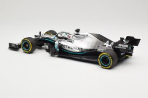 Mercedes AMG Petronas W10 #44 L. Hamilton F1 World Champion Dealer Edition 2019 Minichamps 1:18 B66960567 Metal - imaginea 5 din 7