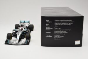 Mercedes AMG Petronas W10 #44 L. Hamilton F1 World Champion Dealer Edition 2019 Minichamps 1:18 B66960567 Metal - imaginea 6 din 7