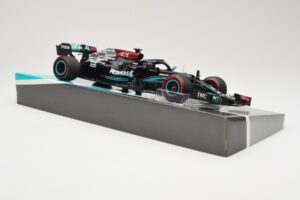 Mercedes AMG Petronas W12 E Performance #44 L. Hamilton Bahrain GP 2021 Minichamps 1:18 113210144 Metal - imaginea 4 din 6