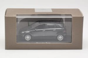 Mercedes B-Class W245 Cosmos Black Minichamps 1:43 B66962218 Metal - imaginea 4 din 4