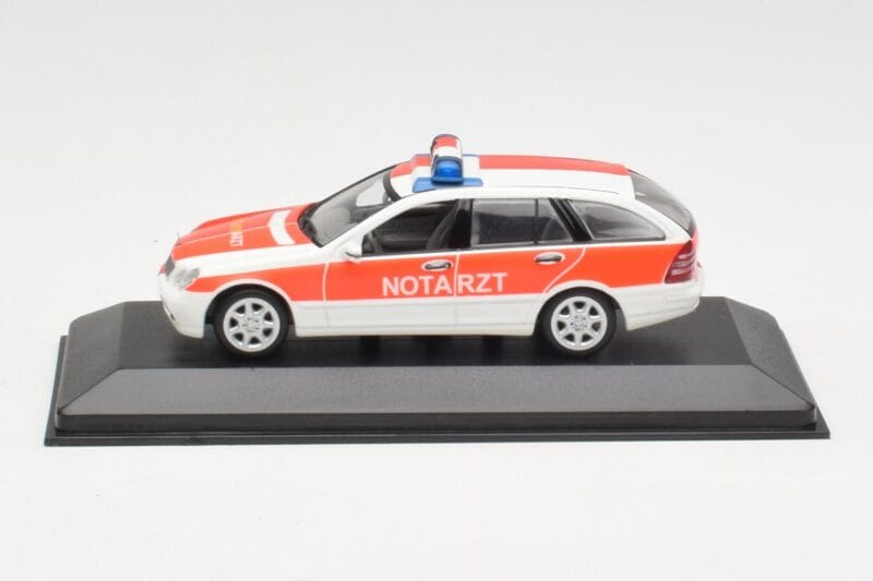 Mercedes C-Class S203 Notarzt Minichamps 1:43 Mercedes C-Class S203 Notarzt Minichamps 1:43 430030190 Metal