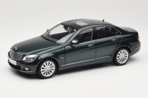 Mercedes C-Class W204 Avantgarde Verde Închis AUTOart 1:18 B66962366 Metal