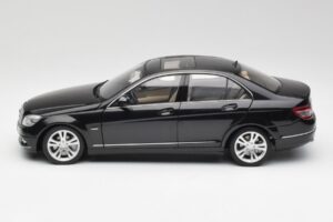 Mercedes C-Class W204 Avantgarde Obsidian Negru AUTOart 1:18 76264-R1 Metal - imaginea 4 din 8