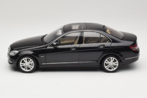 Mercedes C-Class W204 Obsidian Black AUTOart 1:18 B66962367 Metal - imaginea 4 din 8