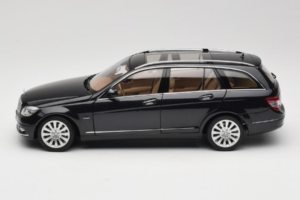 Mercedes C-Class W204 Estate Obsidian Black AUTOart 1:18 B66962349 Metal - imaginea 4 din 8