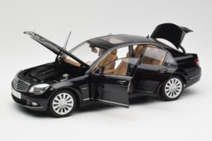 Mercedes C-Class W204 Obsidian Negru AUTOart 1:18 B66962365 Metal - imaginea 2 din 8