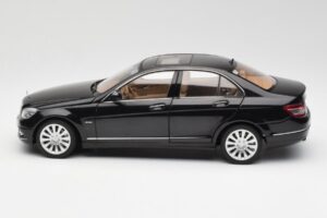 Mercedes C-Class W204 Obsidian Negru AUTOart 1:18 B66962365 Metal - imaginea 4 din 8