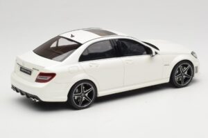 Mercedes C63 AMG W204 Diamond White GT Spirit 1:18 GT928 Rășină - imaginea 2 din 6
