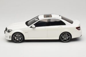 Mercedes C63 AMG W204 Diamond White GT Spirit 1:18 GT928 Rășină - imaginea 3 din 6