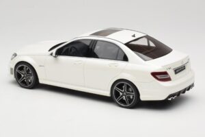 Mercedes C63 AMG W204 Diamond White GT Spirit 1:18 GT928 Rășină - imaginea 5 din 6
