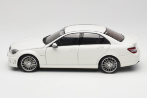 Mercedes AMG C63 W204 Alb AUTOart 1:18 72674-R1 Metal - imaginea 4 din 8