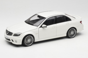 Mercedes AMG C63 W204 Alb AUTOart 1:18 72674-R1 Metal