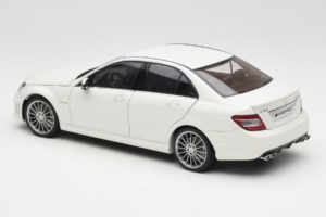 Mercedes AMG C63 W204 Alb AUTOart 1:18 72674-R1 Metal - imaginea 7 din 8