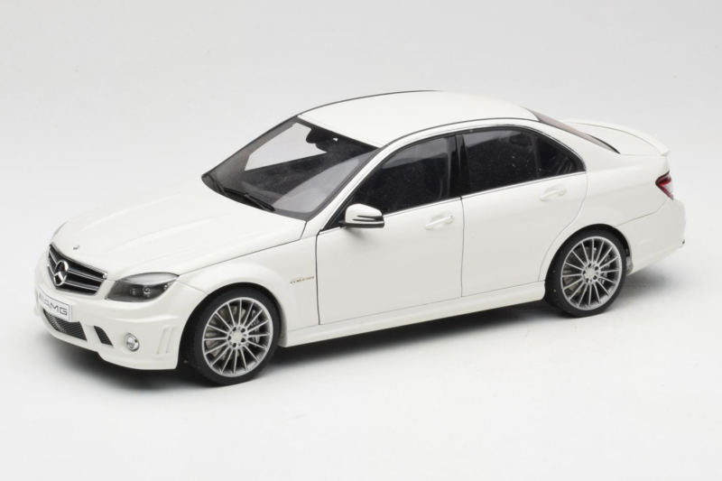 Mercedes AMG C63 W204 Alb AUTOart 1:18 72674-R1 Metal