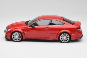 Mercedes AMG C63 W204 Roșu 2nd Choice GT Spirit 1:18 GT065-D1 Rășină - imaginea 3 din 6