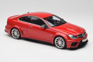 Mercedes AMG C63 W204 Roșu 2nd Choice GT Spirit 1:18 GT065-D1 Rășină - imaginea 4 din 6
